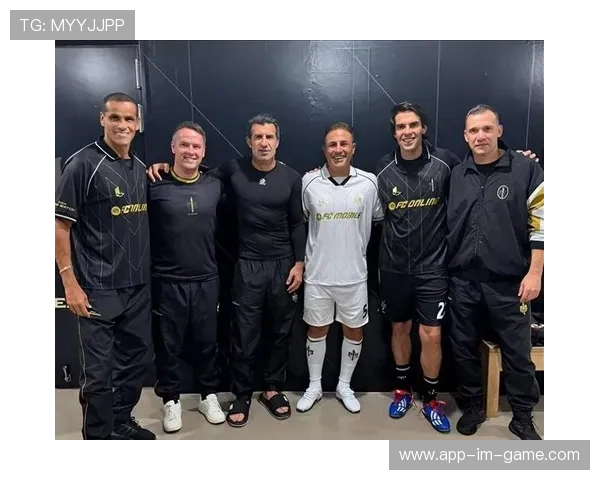 闯入足球场与球星合影行为涉嫌违法可能面临罚款和拘留处罚